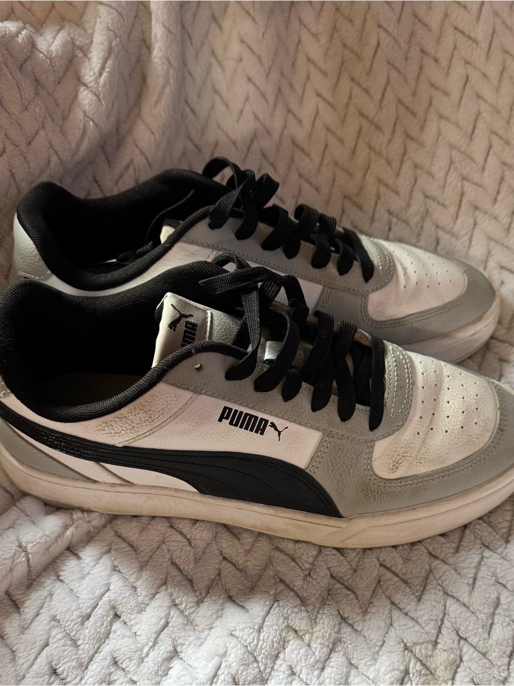 Puma Low-Top Sneakers in White, Gray & Black